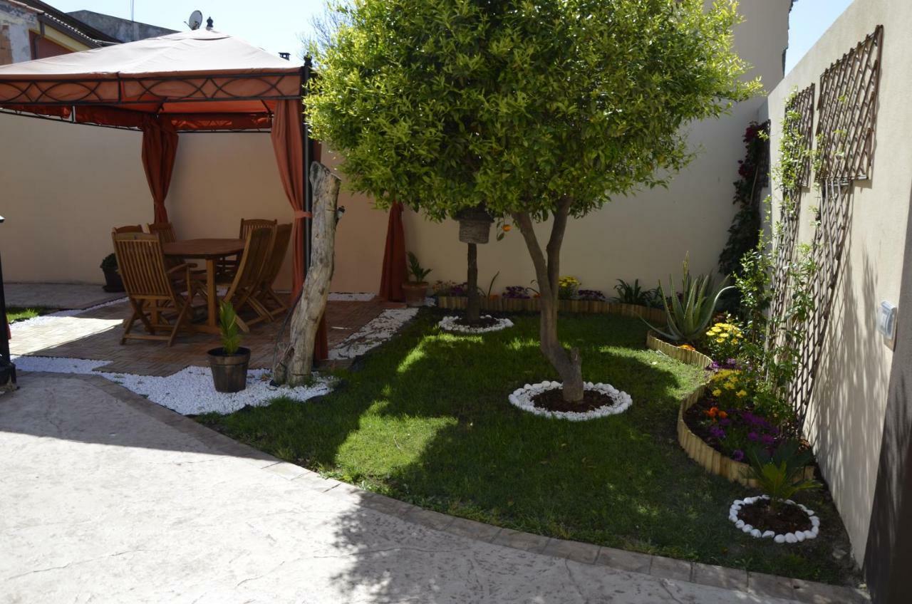 Artista B&B Cabras Exterior foto