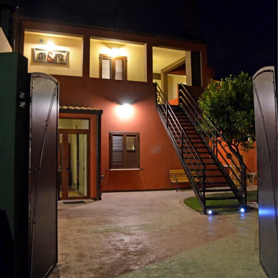 Artista B&B Cabras Exterior foto